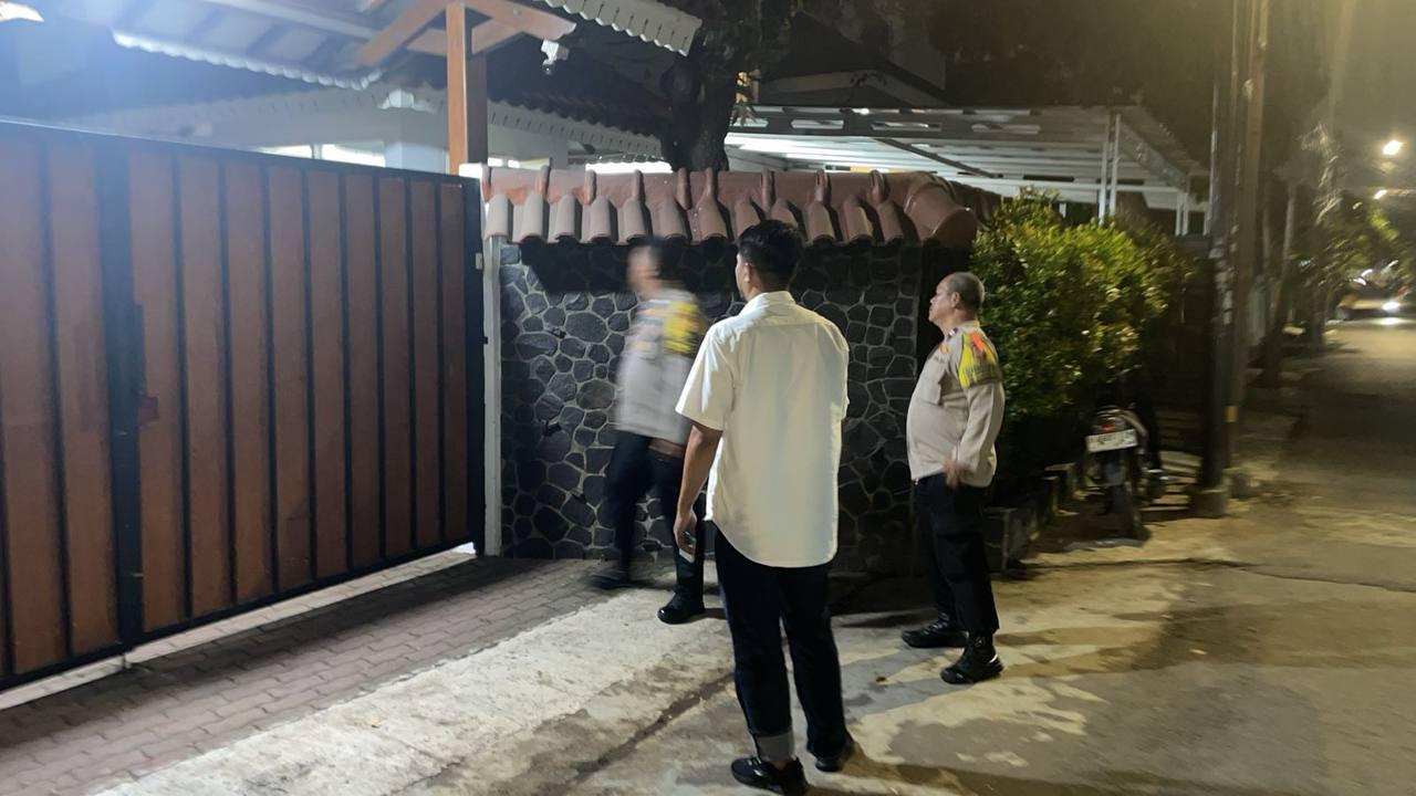Anggota Kepolisian saat Berada di Tempat Kejadian ( Foto : Ist )